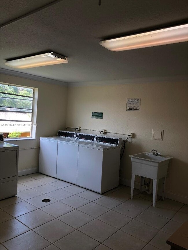 Building Photo - 17255 SW 95th Ave