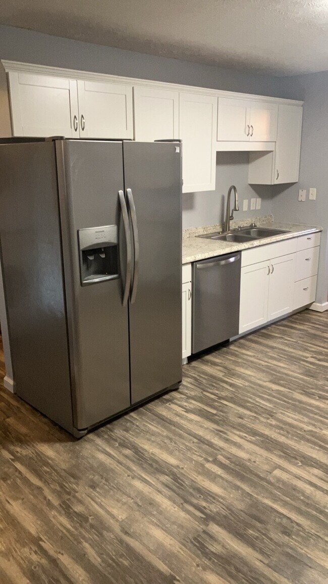 Building Photo - 325 Halifax Dr