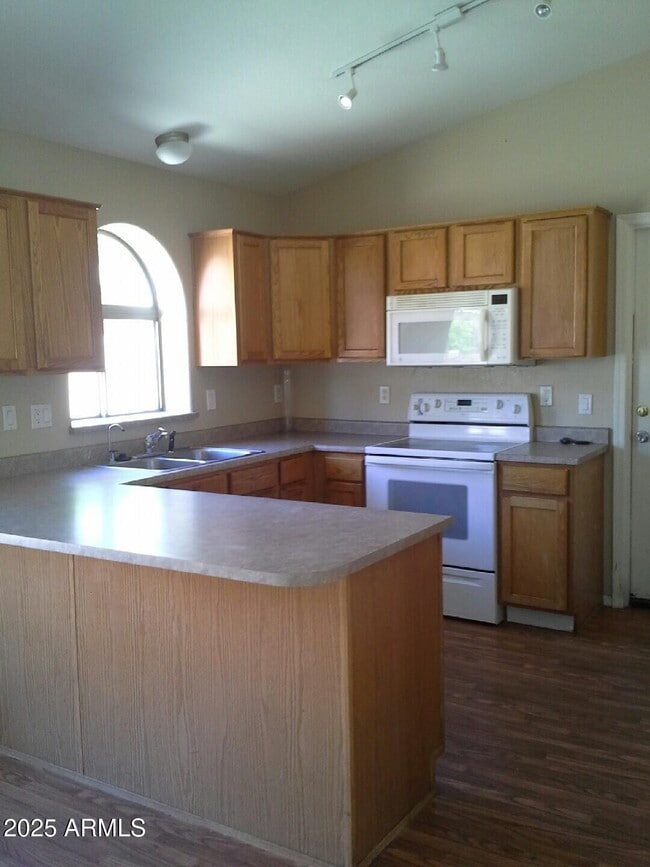 Building Photo - 16735 W Taylor St