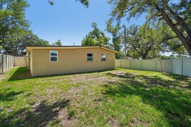 Building Photo - 3123 W La Salle St