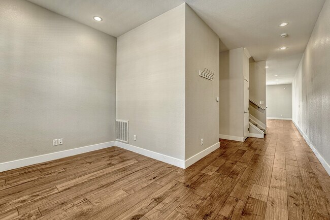 Building Photo - 534 S Lincoln St