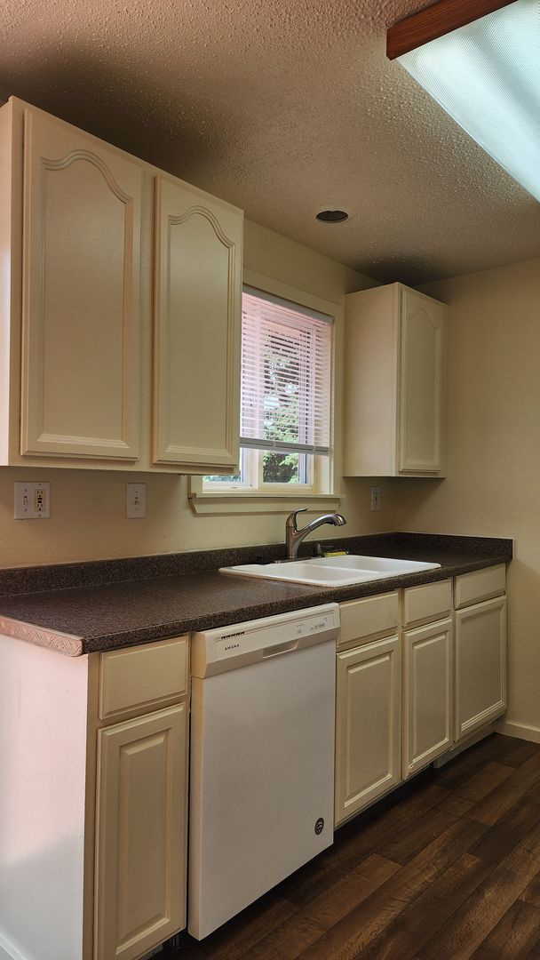 Building Photo - Steilacoom 4 Bedroom + Bonus Room!