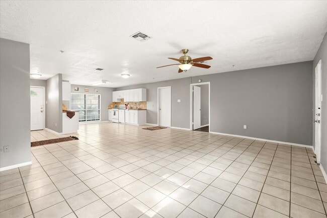 Building Photo - 25706 Glen Loch Dr