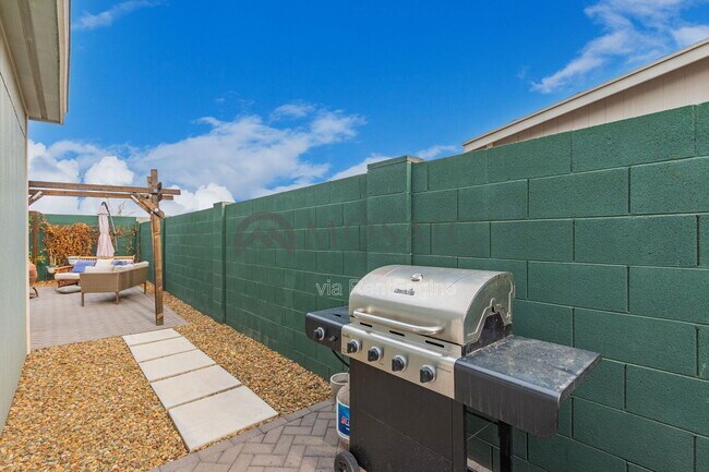 Building Photo - 5009 S 11th Pl
