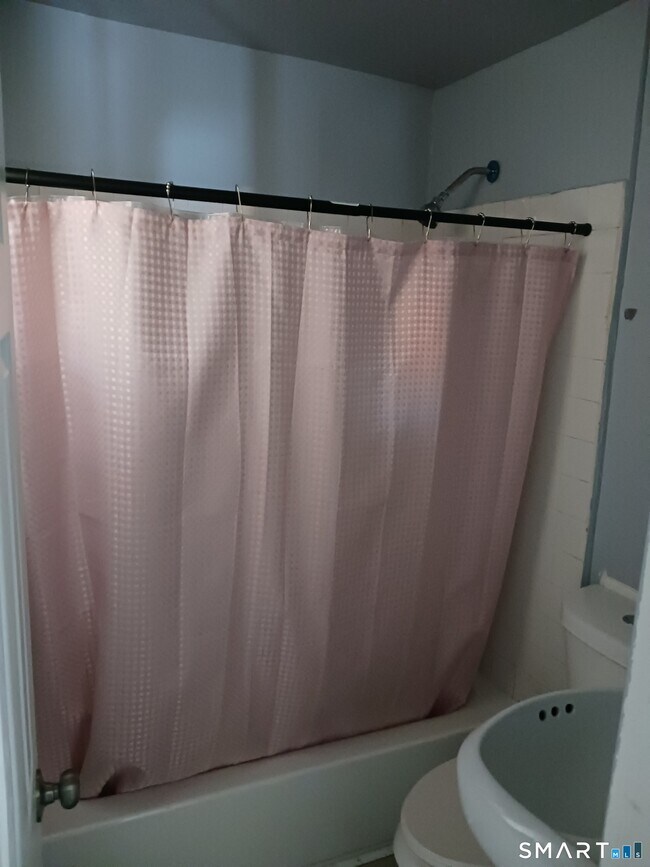 Building Photo - 28 Crescent St