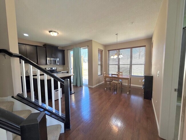 Building Photo - Rare 4 Bedroom End Unit Townhome in The Beautiful Stonemill Farms of Woodbury