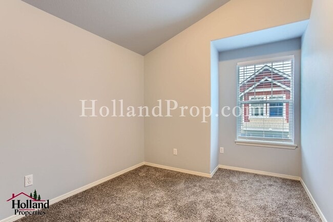 Building Photo - Charming 3-Bedroom Home in Prime Hillsboro Location!