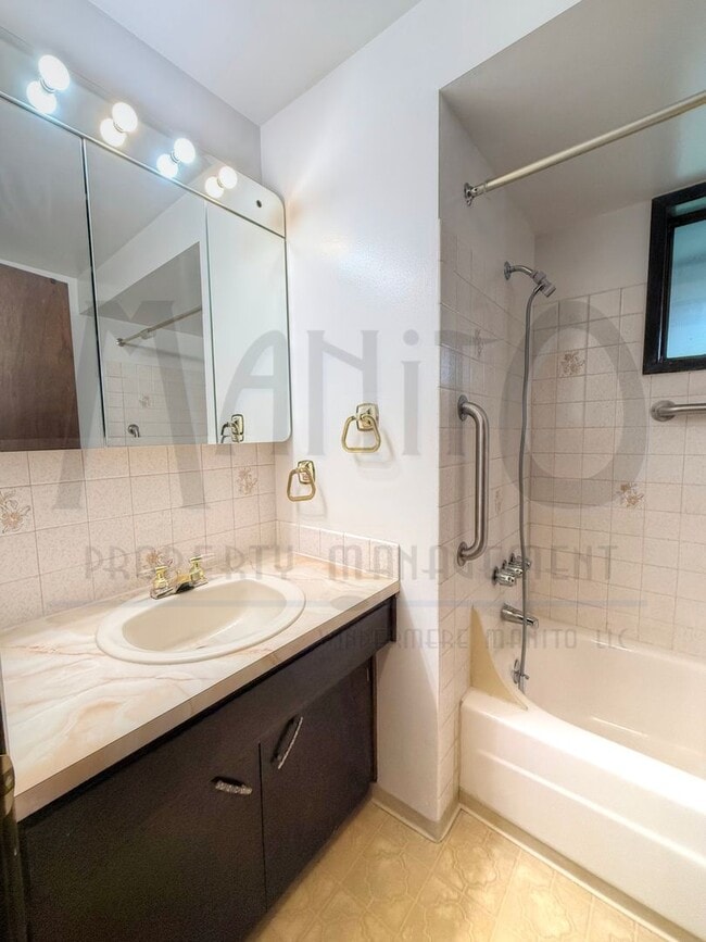 Building Photo - Indiana Ave/Ella Rd Duplex