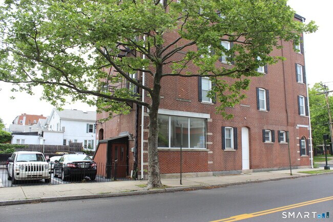 Building Photo - 488 Chapel St