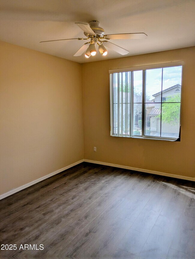 Building Photo - 10399 E Hillery Dr