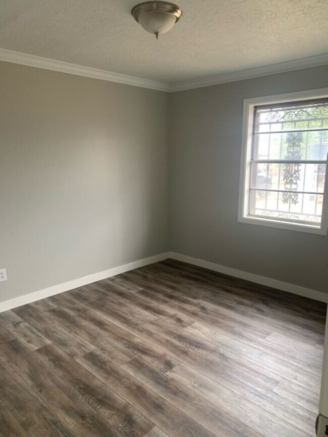 Building Photo - Renovated 3 Bedroom 1 Bath Home for Rent!