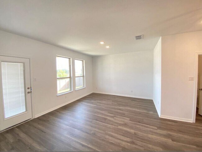 Building Photo - 2200 McClendon Trl