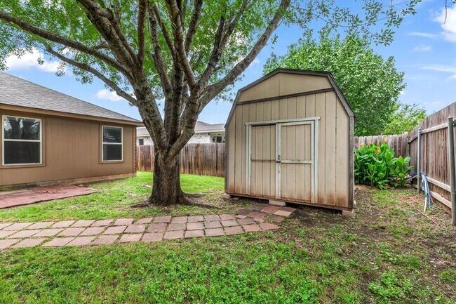 Building Photo - 609 Golden Gate Dr