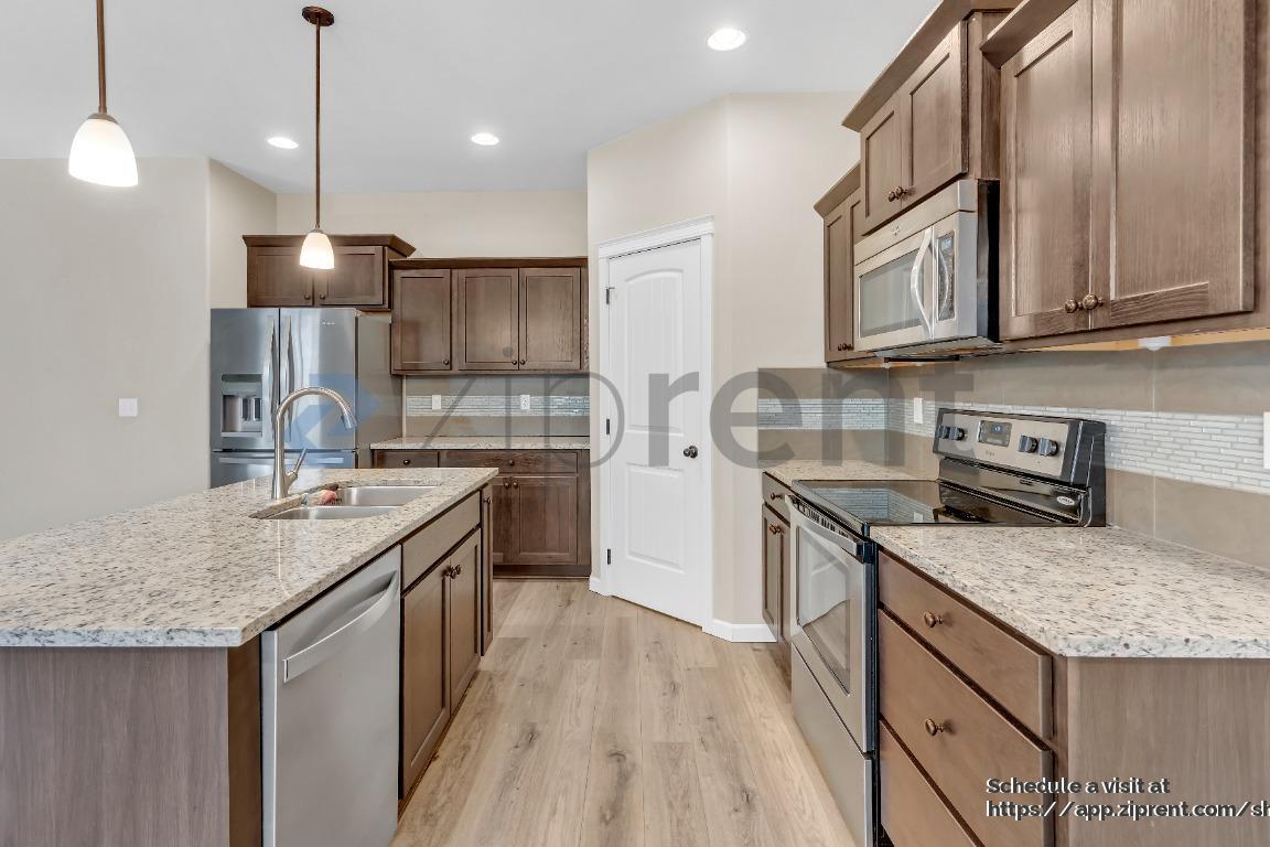 Building Photo - 2812 25th Pl