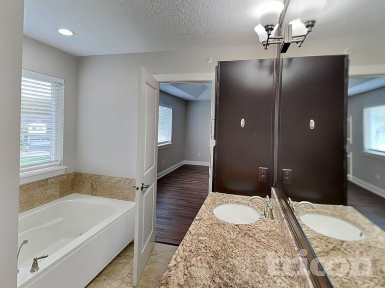 Building Photo - 14361 Parkside Ct NW