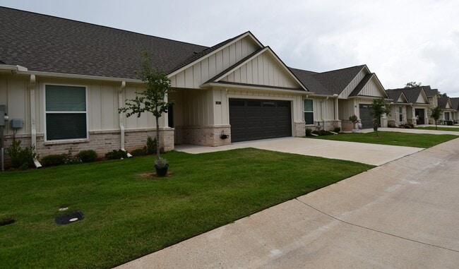 Building Photo - Hamilton Meadows Gated Community! Lovely, Modern 2 Bedroom, 2 Bath Home w/Garage