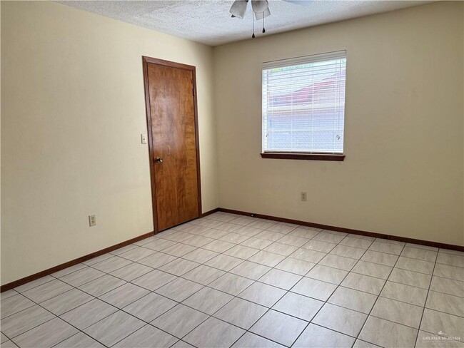 Building Photo - 715 Daffodil Ave