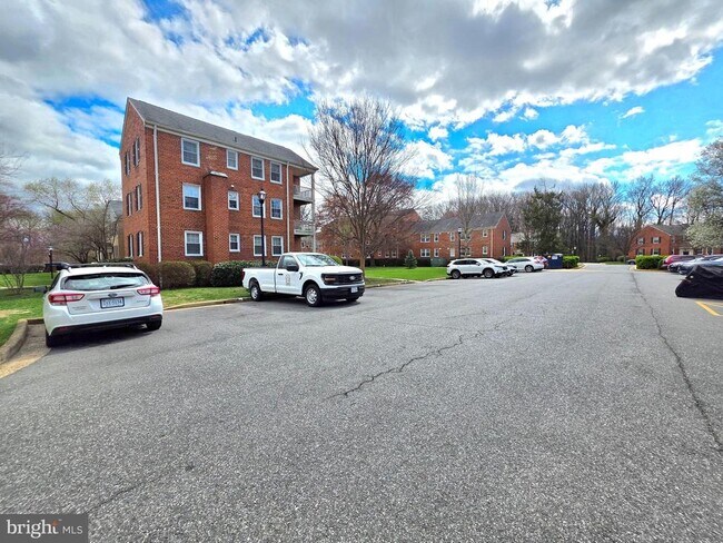 Building Photo - 6620 Boulevard View