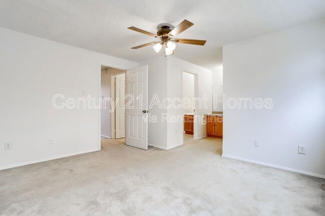 Building Photo - 5328 Larochelle Ct