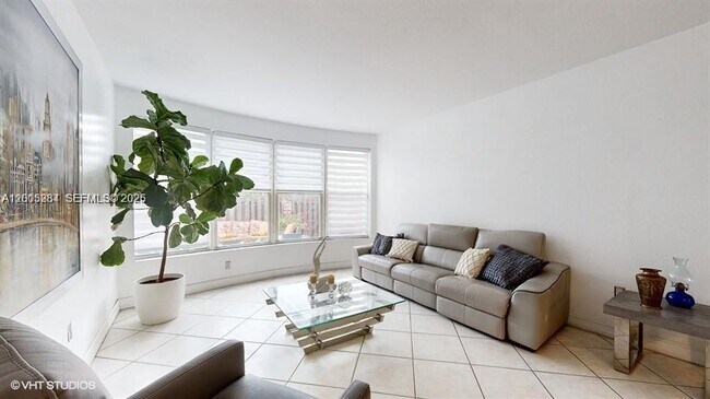 Building Photo - 6861 NW 107 Ct