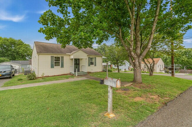 Building Photo - 1315 E Red Bud Rd