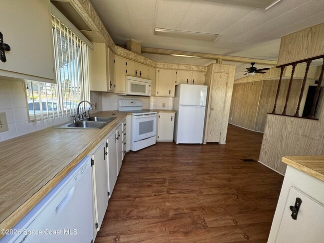 Building Photo - 1894 Coco Plum St NE