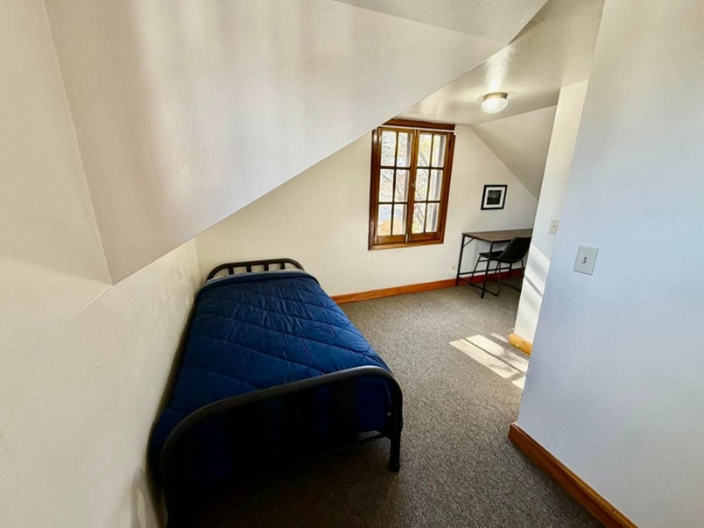 Building Photo - 528 W Columbia St