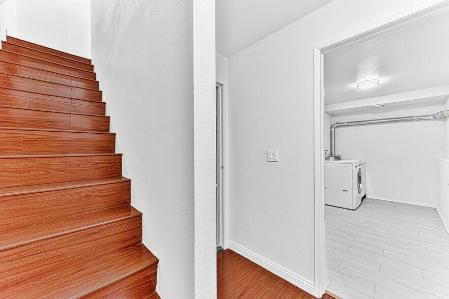 Building Photo - 402 California St