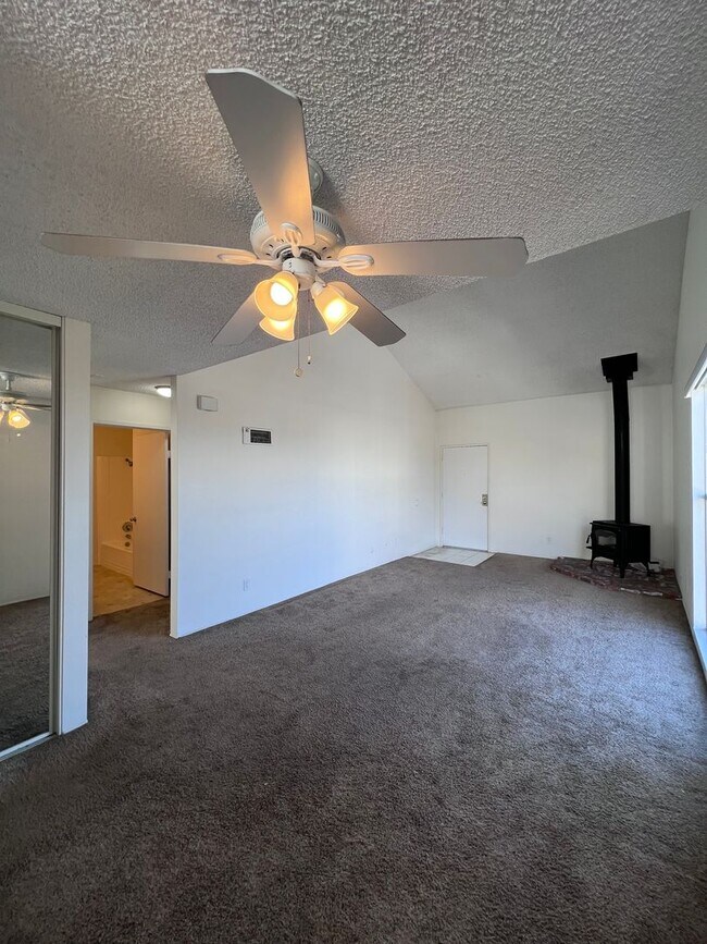 Building Photo - 1122 Eureka-14