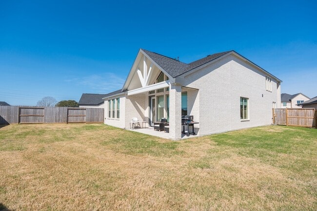 Building Photo - 102 Shining Succulent Dr