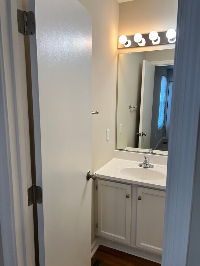 Building Photo - 11225 Salem Village Dr