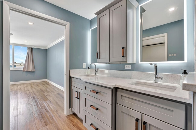 Building Photo - 911 Ocean Dr