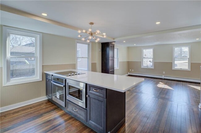 Building Photo - 30 Queen St