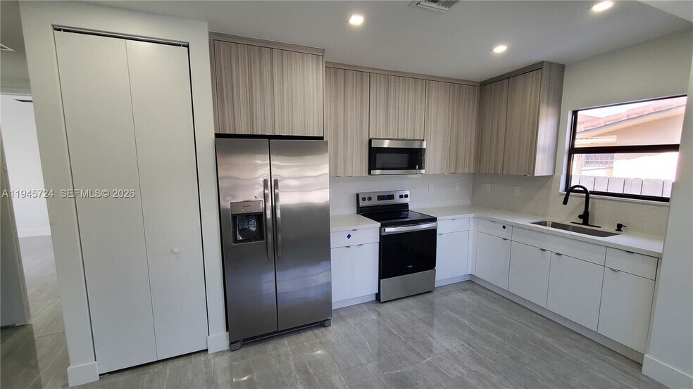 Building Photo - 40 SW 34th Ave