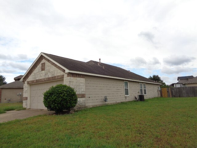 Building Photo - 8606 Sunset Pond Dr