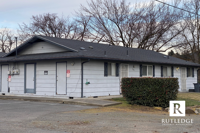 Building Photo - Adorable 2 bedroom home in Medford!