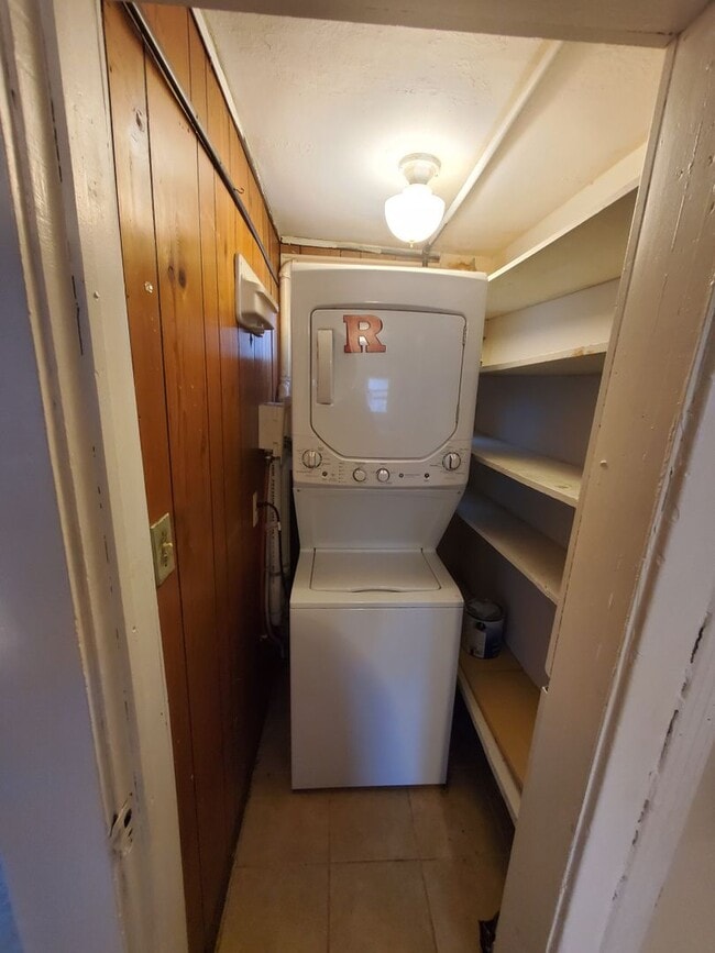 Building Photo - 38 Division St