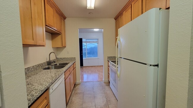 Building Photo - 4902 Lowry Rd