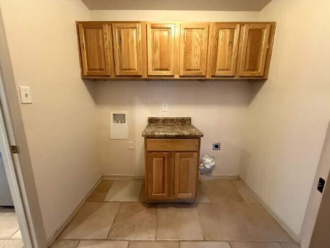 Building Photo - 317 Zenith Dr