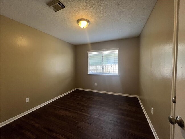 Building Photo - 28811 Stapleford St