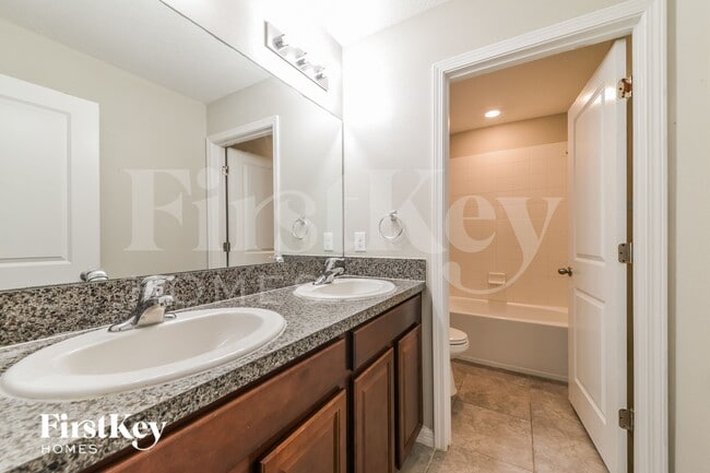 Building Photo - 12714 Hampton Hill Dr