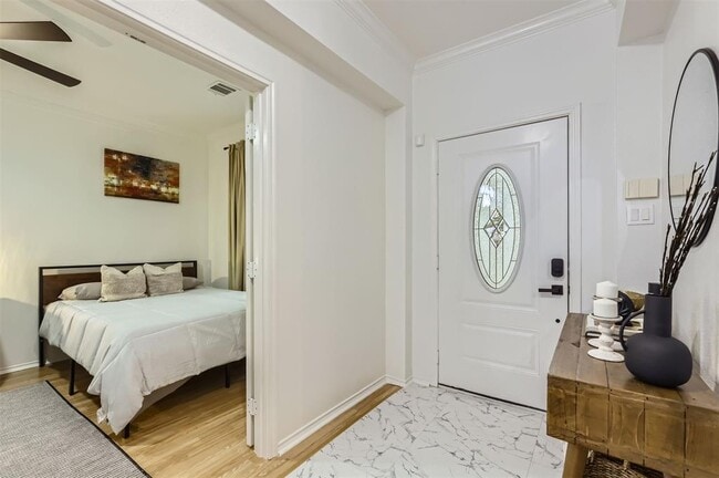 Building Photo - 1016 Thackeray Ln