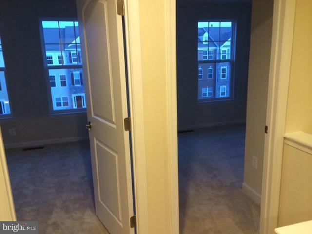 Building Photo - 25631 Pleasant Valley Rd