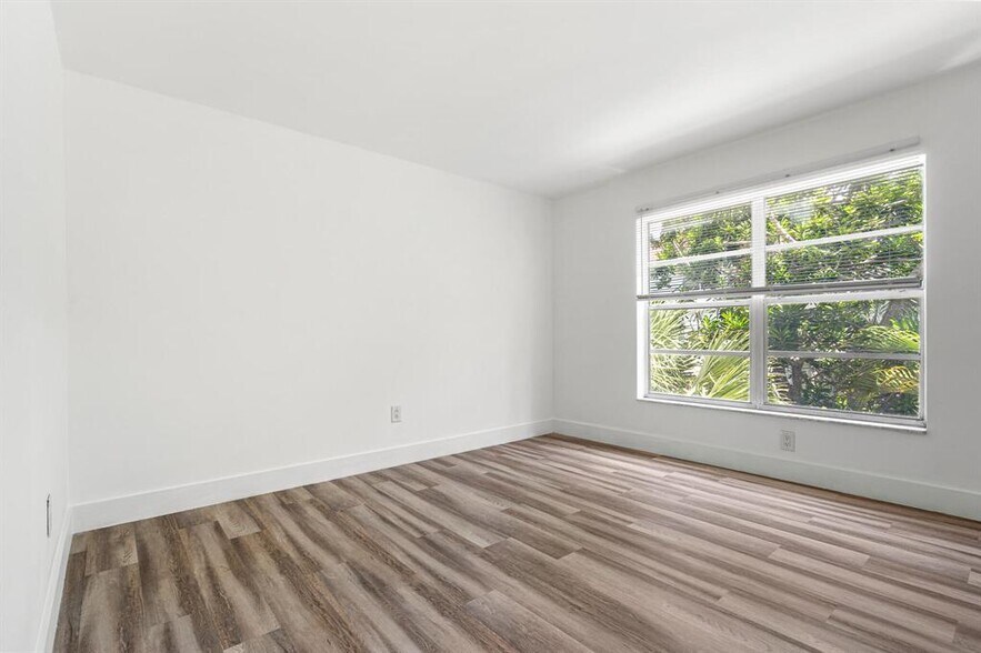 Building Photo - 809 W Oakland Park Blvd