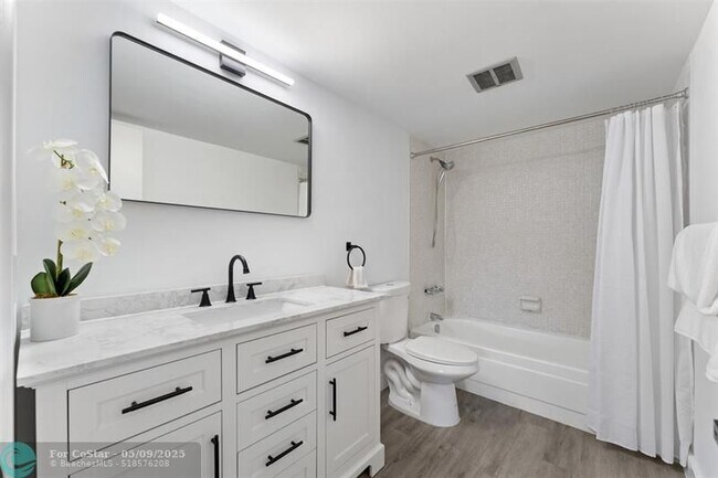 Building Photo - 3105 Oakland Shores Dr
