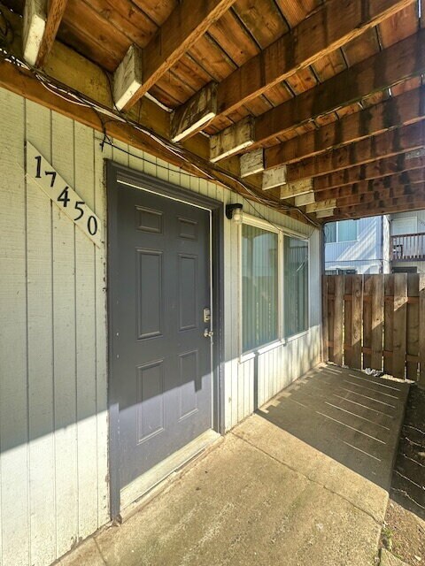 Building Photo - 2-Bedroom, First Floor Corner Unit with Laminate Flooring