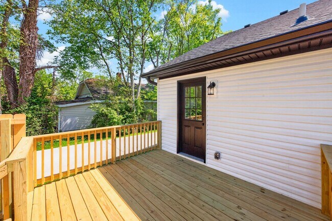 Building Photo - 206 Ross Ave