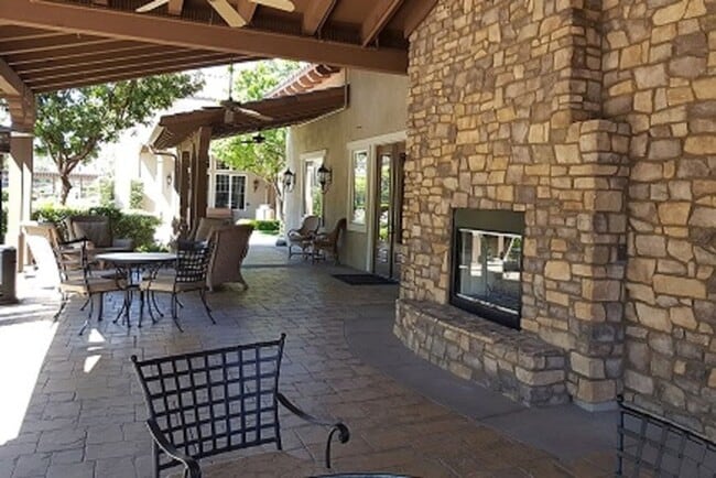 Building Photo - Beautiful 4BD, 2.5BA, Four Seasons at Heme...