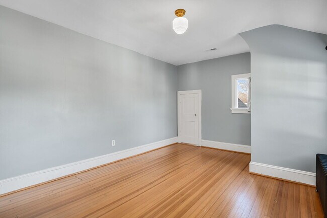 Building Photo - Standout 3-bed, 1.5-bath 1930s Richmond home full of vintage charm