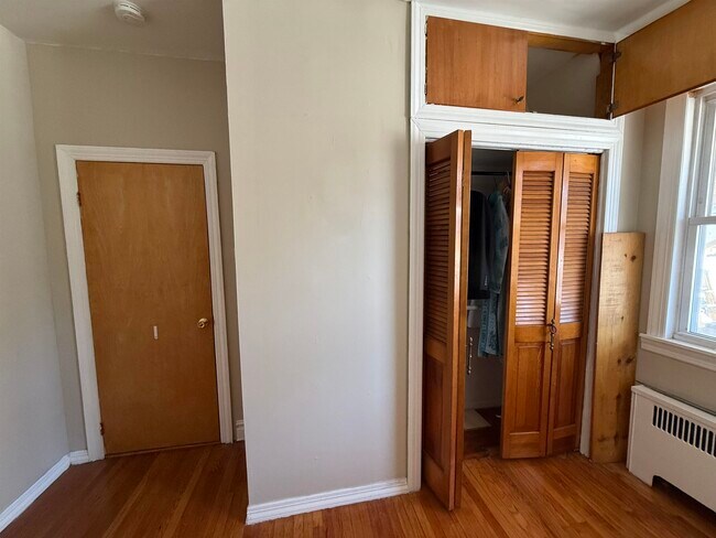 Building Photo - 360 Ege Ave